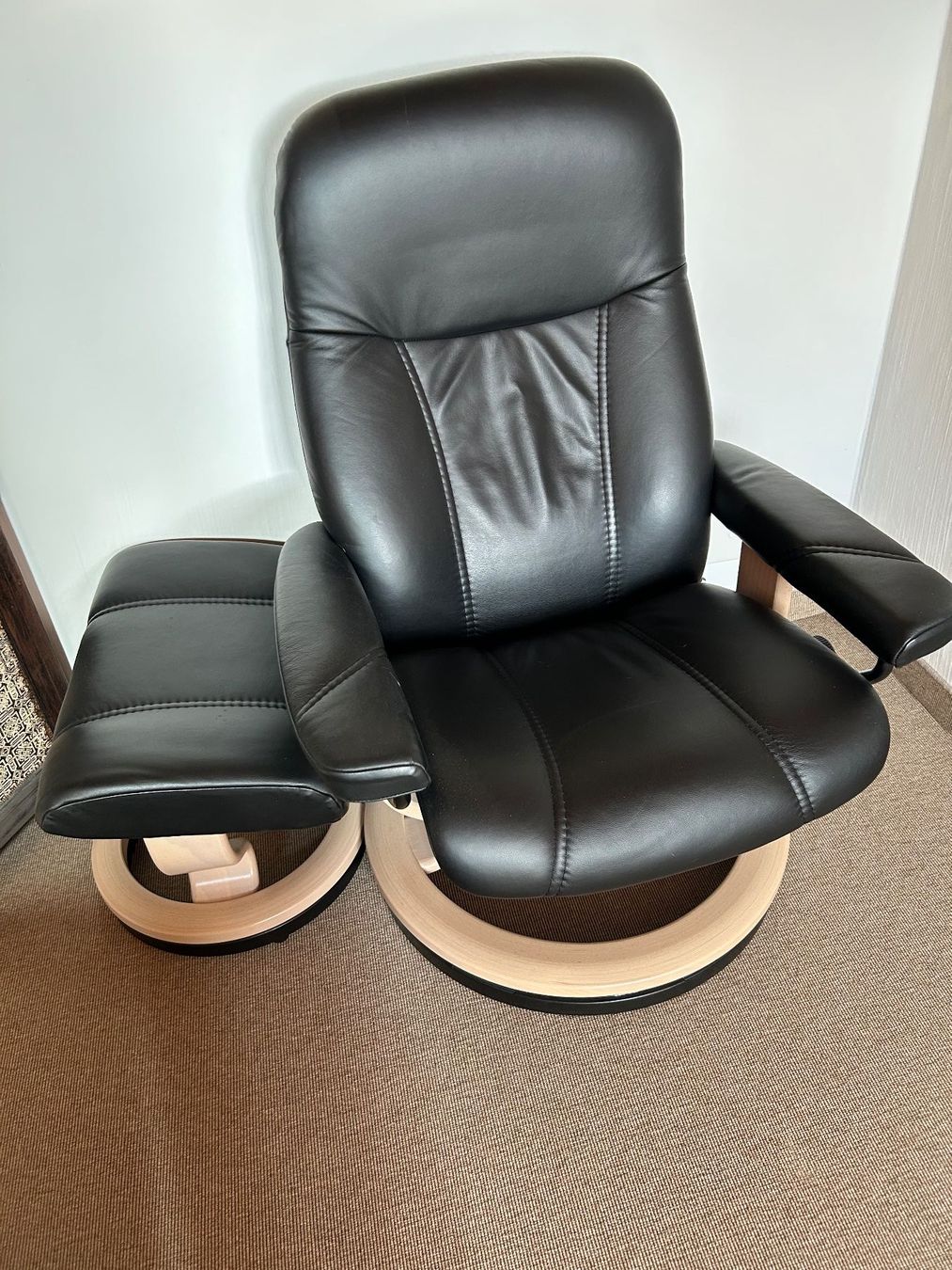 Stressless Poltrone: Original Stressless Sessel mit Fussteil – Usato da Lufingen venduto da climbingfan