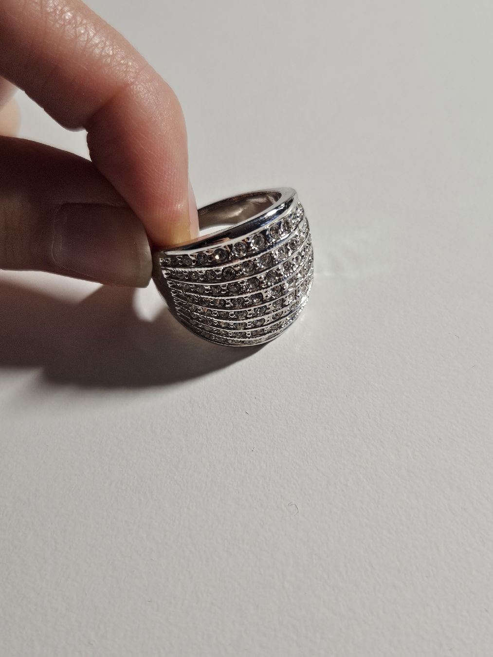 Ringe: Ring silberfarben mit funkelnden Glas Steinchen 13.89g – Gebraucht aus Wiezikon b.Sirnach von wiezikon.vintage