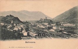 Bellinzona (TI) Stazione ferroviaria e castelli Bahnhof Bahn