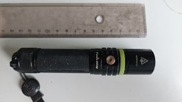 Starke LED Taschenlampe ohne Akku, USB Ladebuchse defekt