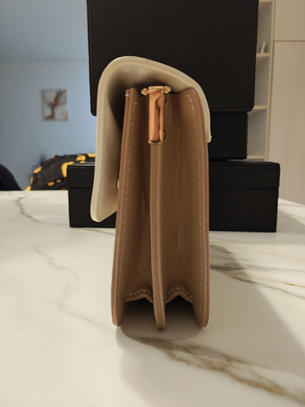 Borse da donna: Handtasche, beige/weiss mit Goldkette – Usato da Rütihof venduto da iva_2yts 2