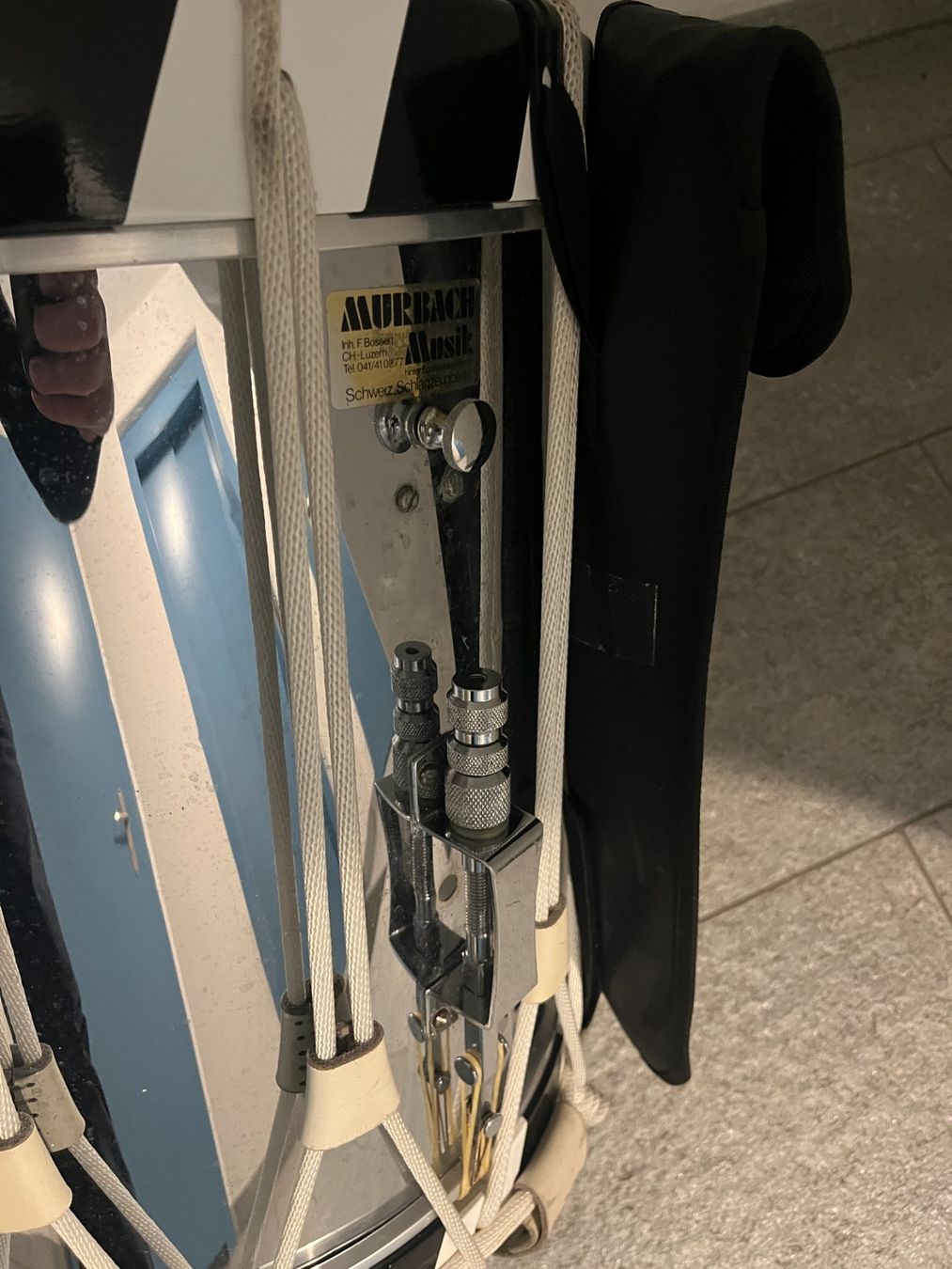 Strumenti musicali: Basler Trommel 4/4 – Usato da Kriens venduto da Flying-Hirsch 4