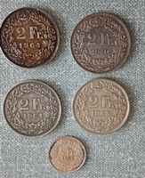  Münzen 4x2 CHF, 1x 50 Rp. versch. Jahrg.