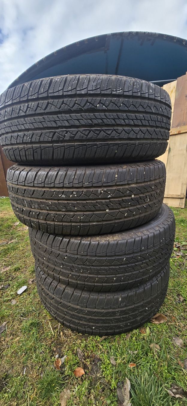 Altro in Scrittura & Disegno: Pneus 265/65r17 – Usato da Orsières venduto da jet_wx92 2