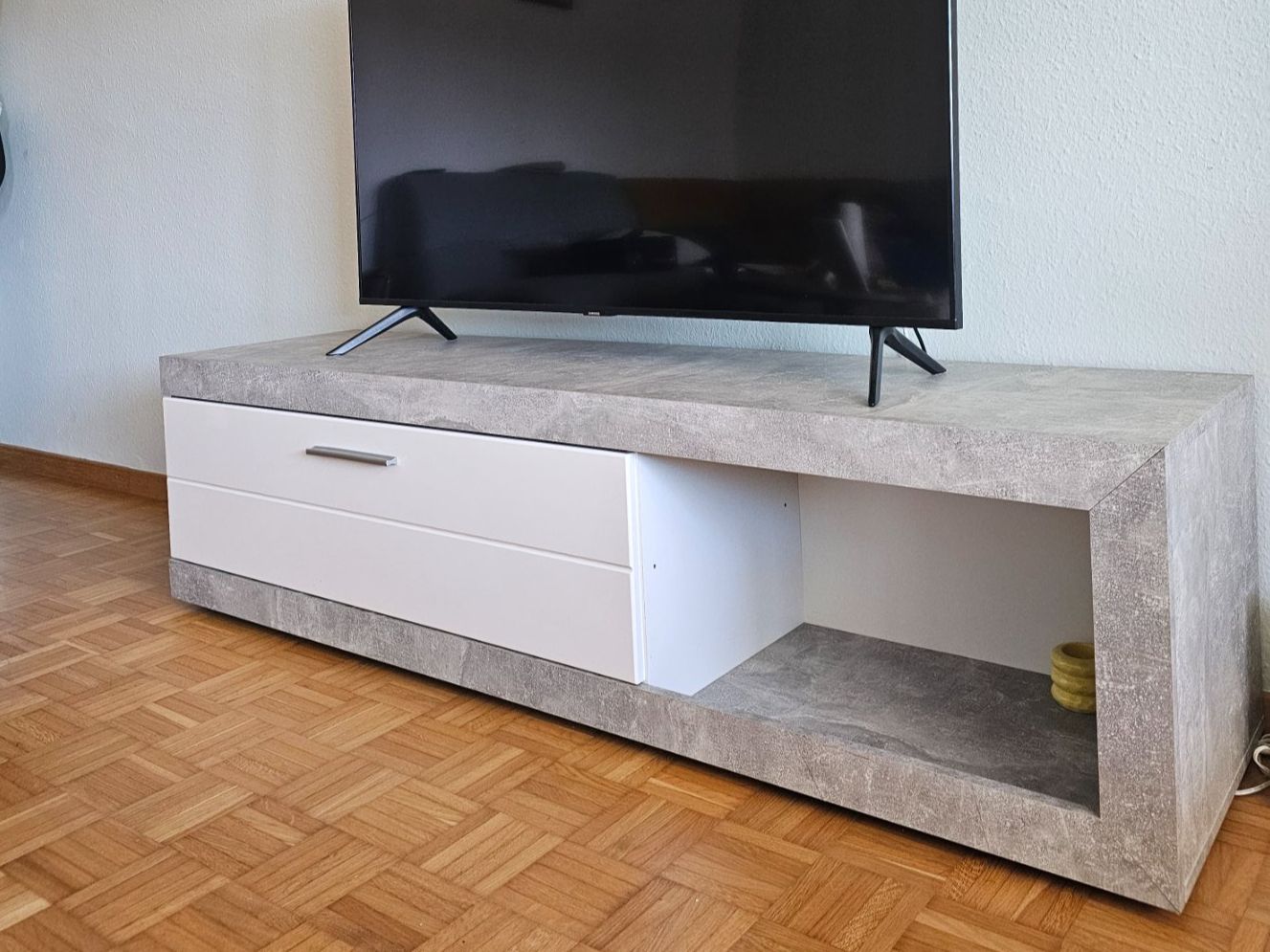 TV Möbel: TV-Board Betonoptik – Gebraucht aus Winterthur von mar_2gz8