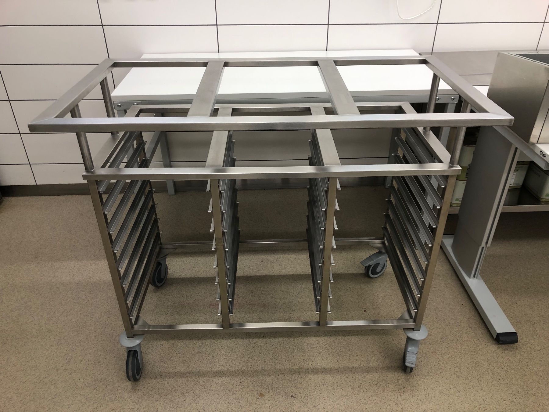 Elettrodomestici da cucina: Ausgabewagen Kaltspeisen – Usato da Zofingen venduto da kartengeheimniss 6