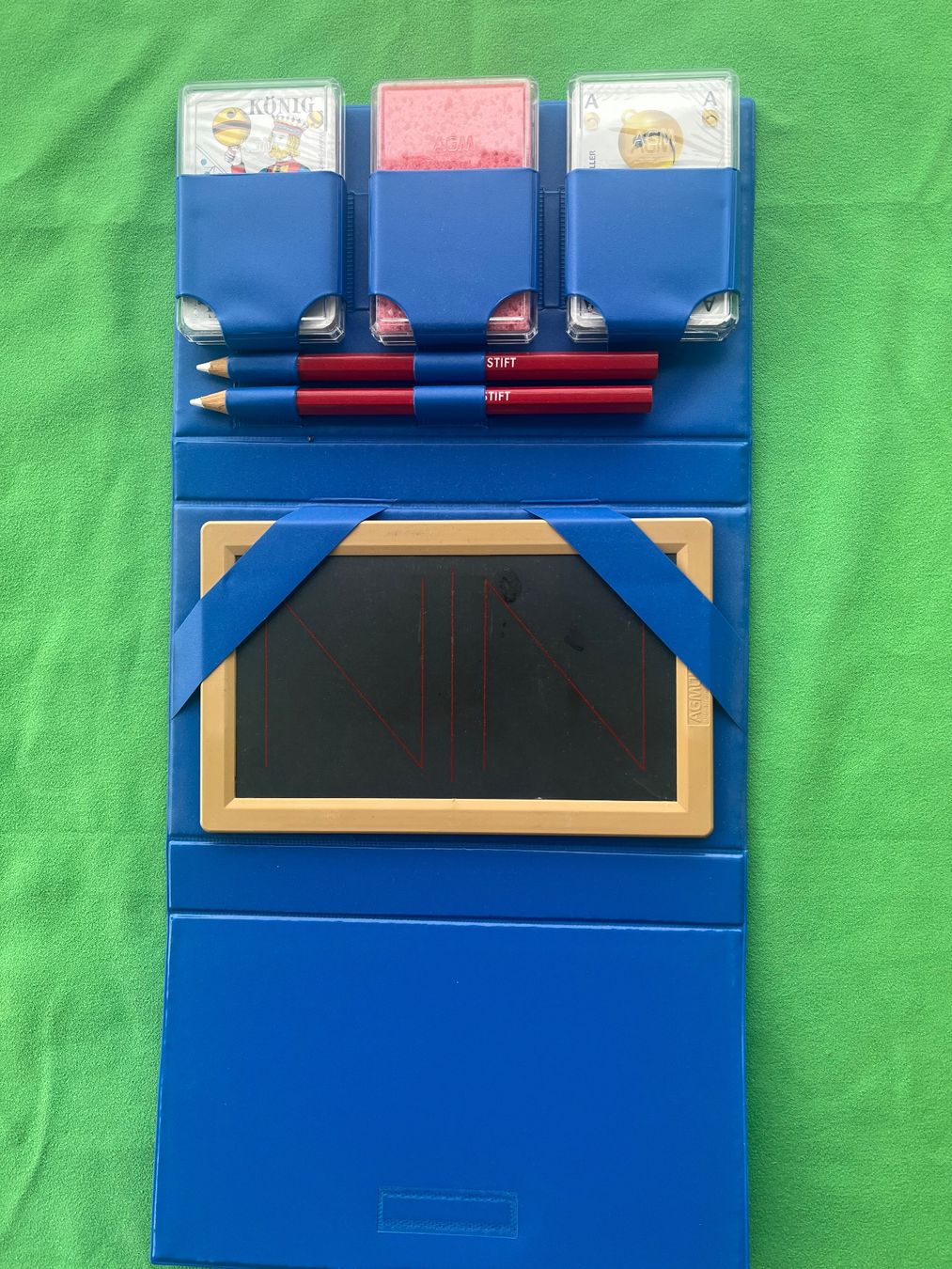 Giochi: Jass-Set in Kunststoffetui mit Schweizerkreuz, 6-teilig – Nuovo e nell'imballaggio originale da Neuenkirch venduto da zwimpferspiel