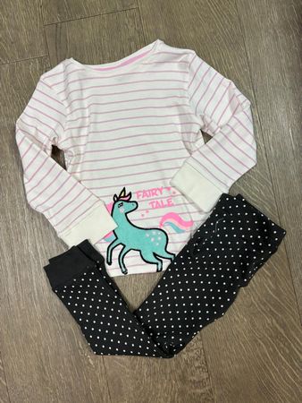 Schönes Pyjama Gr. 98/104, Neu
