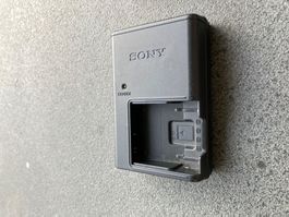 Sony Akkuladegerät BC-CSD für Digitalkamera gebraucht