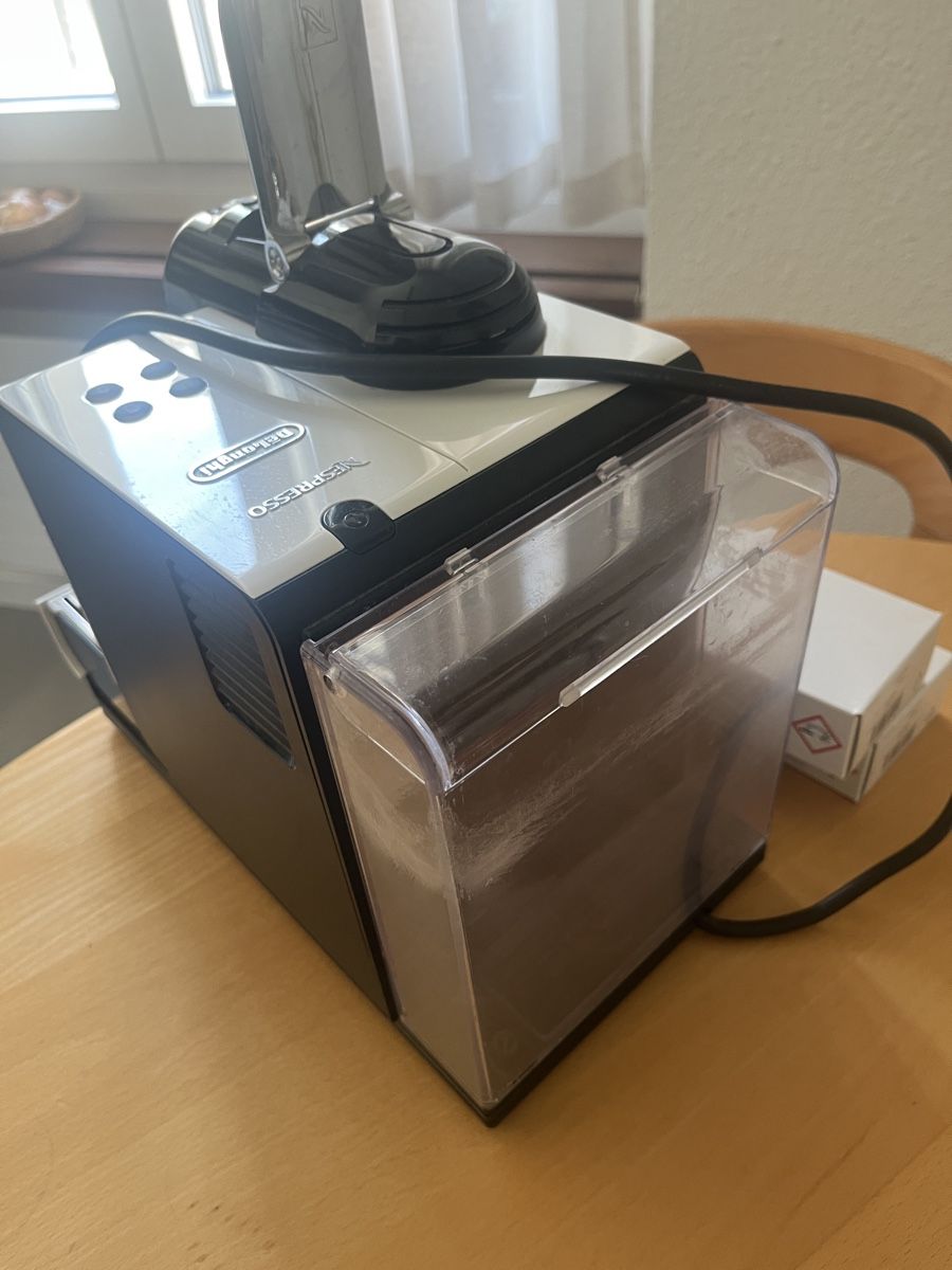 De'Longhi Kaffeemaschinen & Espressomaschinen: Nespresso DeLonghi Kaffeemaschine – Gebraucht aus Zürich von cbraunsc 2