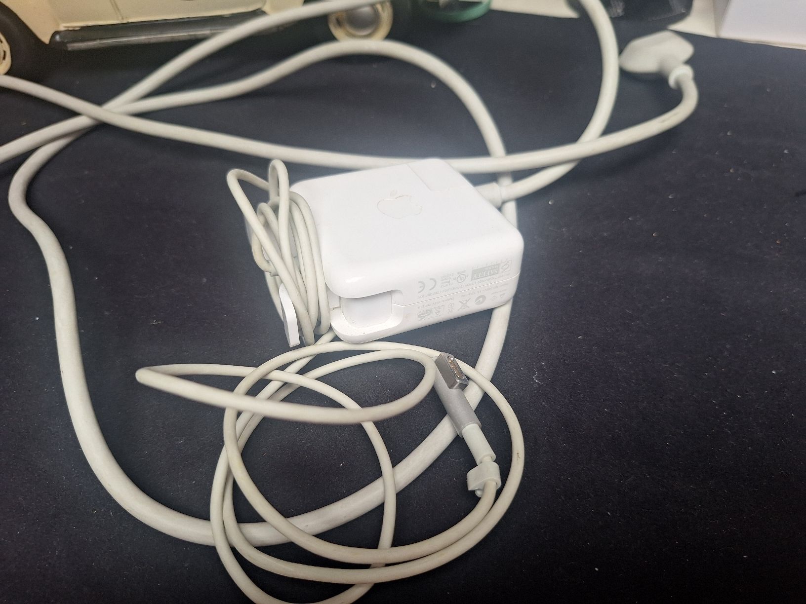 Apple Caricabatterie: Chargeur Apple MacBook Pro 45W MagSafe 1 occasion – Usato da Crans VD venduto da Yobia8 1