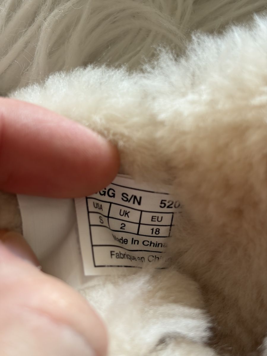 Ugg Chaussures garçon: Bottes UGG bébé taille 18 EU 2 UK – Neuf (Voir description) à Gollion par nh1_l5p8 1