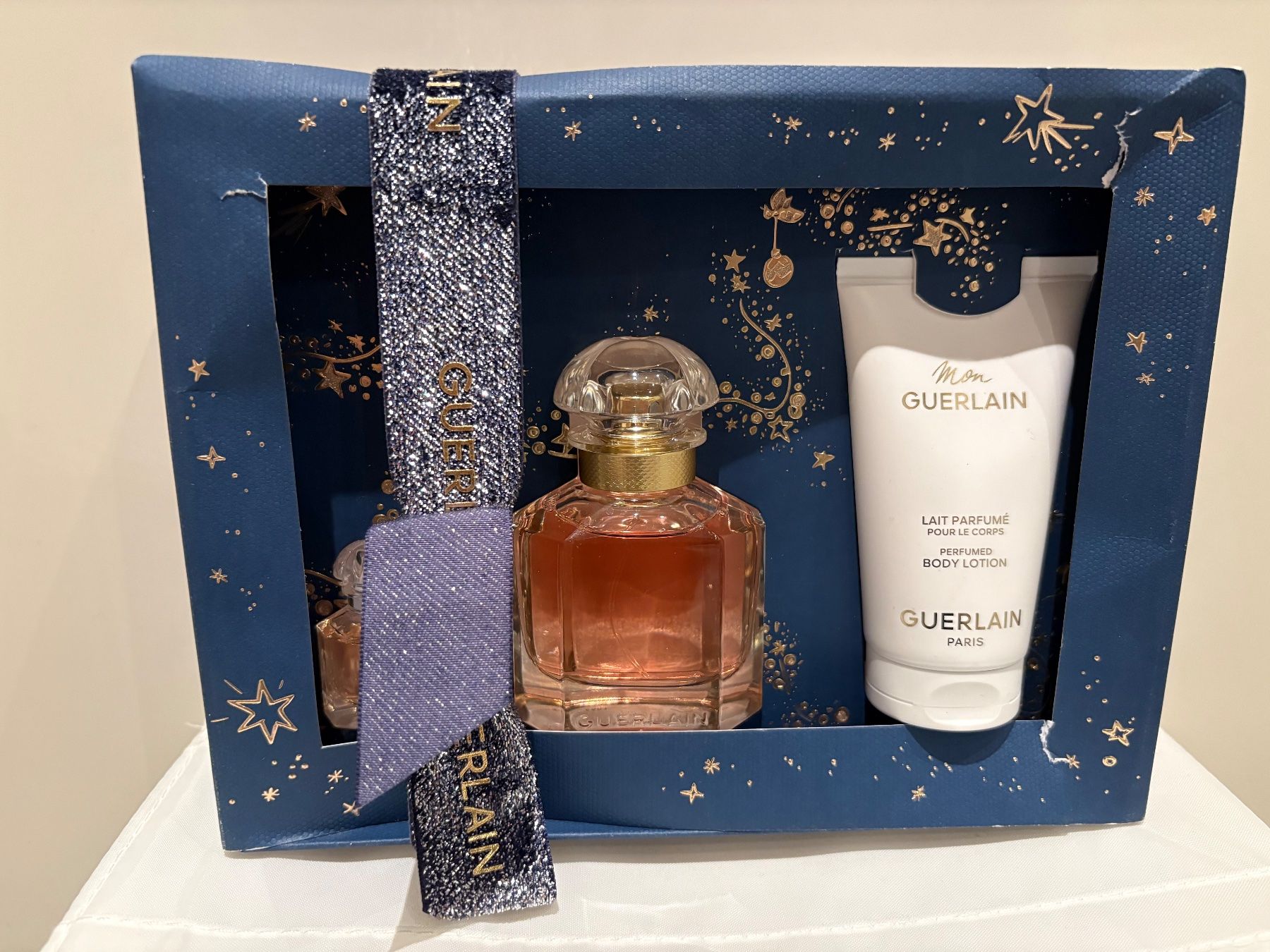 Guerlain Profumi & Eau de Toilette: Mon Guerlain Gift set - Eau de Parfum + Bodylotion - NEW – Nuovo e nell'imballaggio originale da Muzzano venduto da Sidney_3