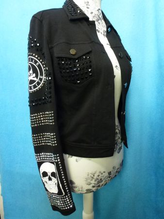 DESIGNER JACKE GR 36 38 SCHWARZ SKULL TOTENKOPF NIETEN NEU
