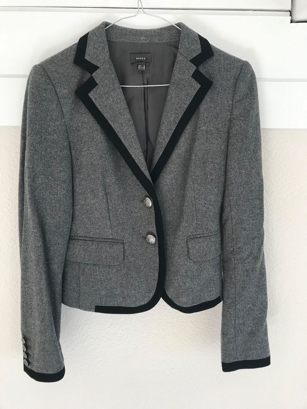 Mexx Jacken: Eleganter Damen Blazer Grau Mexx Gr32 – Gebraucht aus Les Giettes von les_6ddx