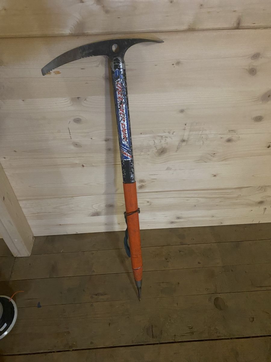 Altro in Alpinismo & Escursioni: Eispickel Bergsteigen orange schwarz gebrauchter Zustand – Usato da Menzingen venduto da Edelmuni7