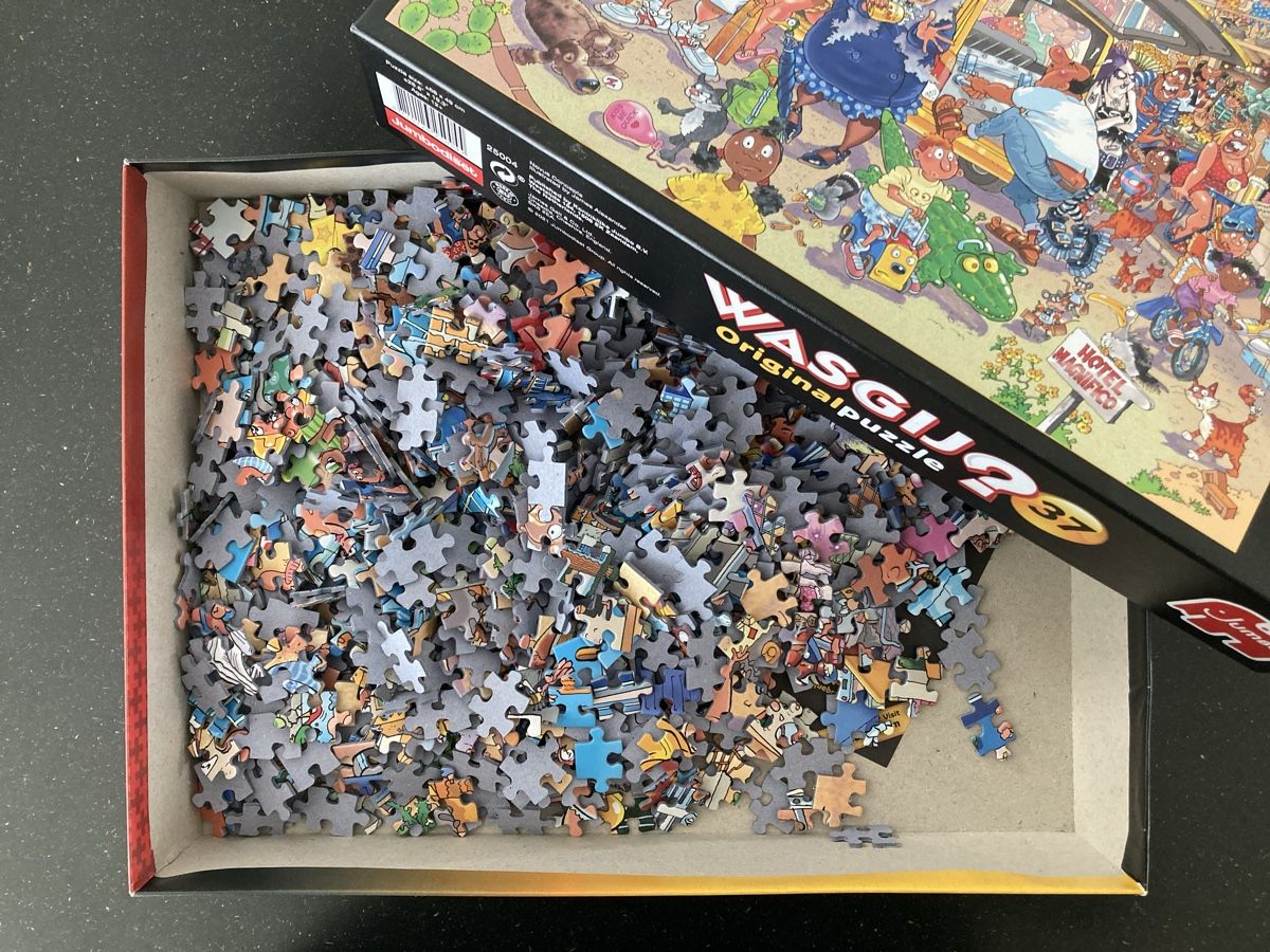 Wasgij Puzzle: WASGIJ 37 | Holiday Fiasco | 1000 – Usato da Engelburg venduto da NexTGenMac 1