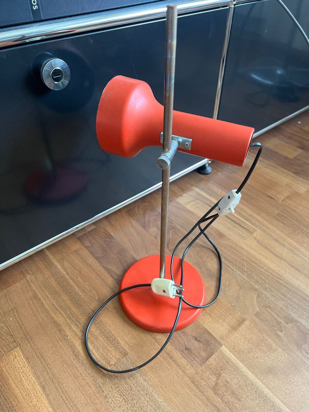 Lampade: Stralux Tischlampe Spot Rot Orange – Usato da Jona venduto da Sariksa 1