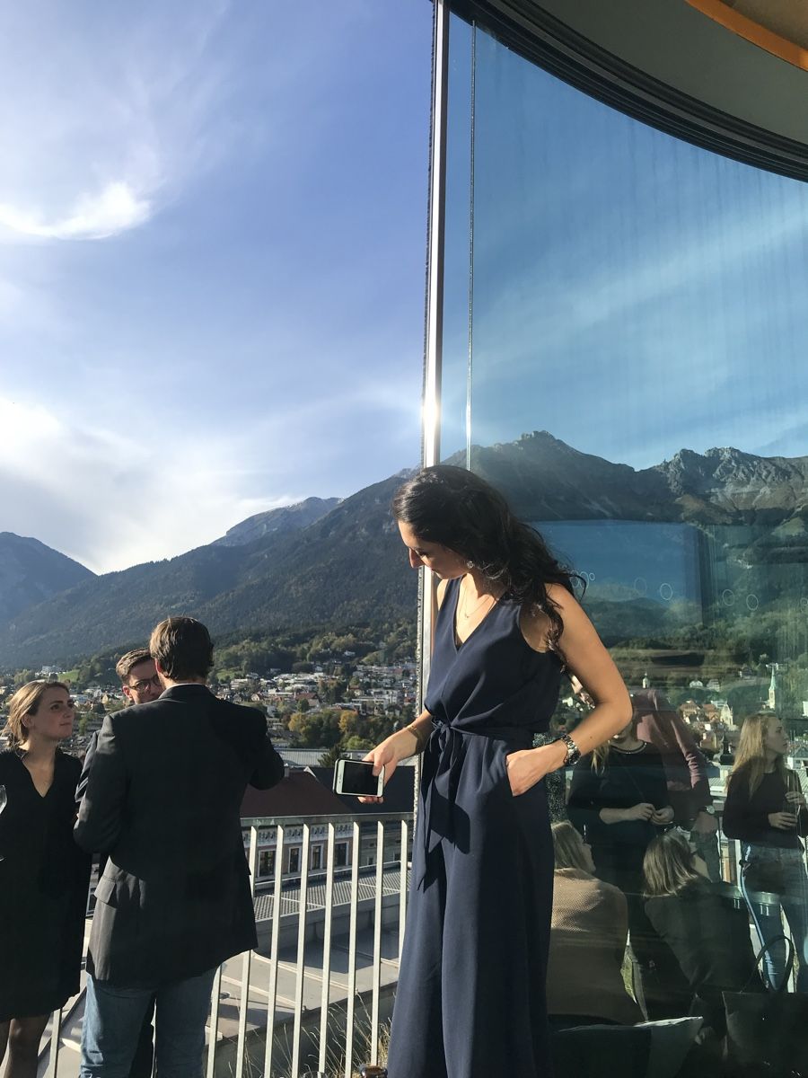 H&M Tute: Cooler dunkeblauer Jumpsuit – Usato da St. Gallen venduto da epr_k5hx 3