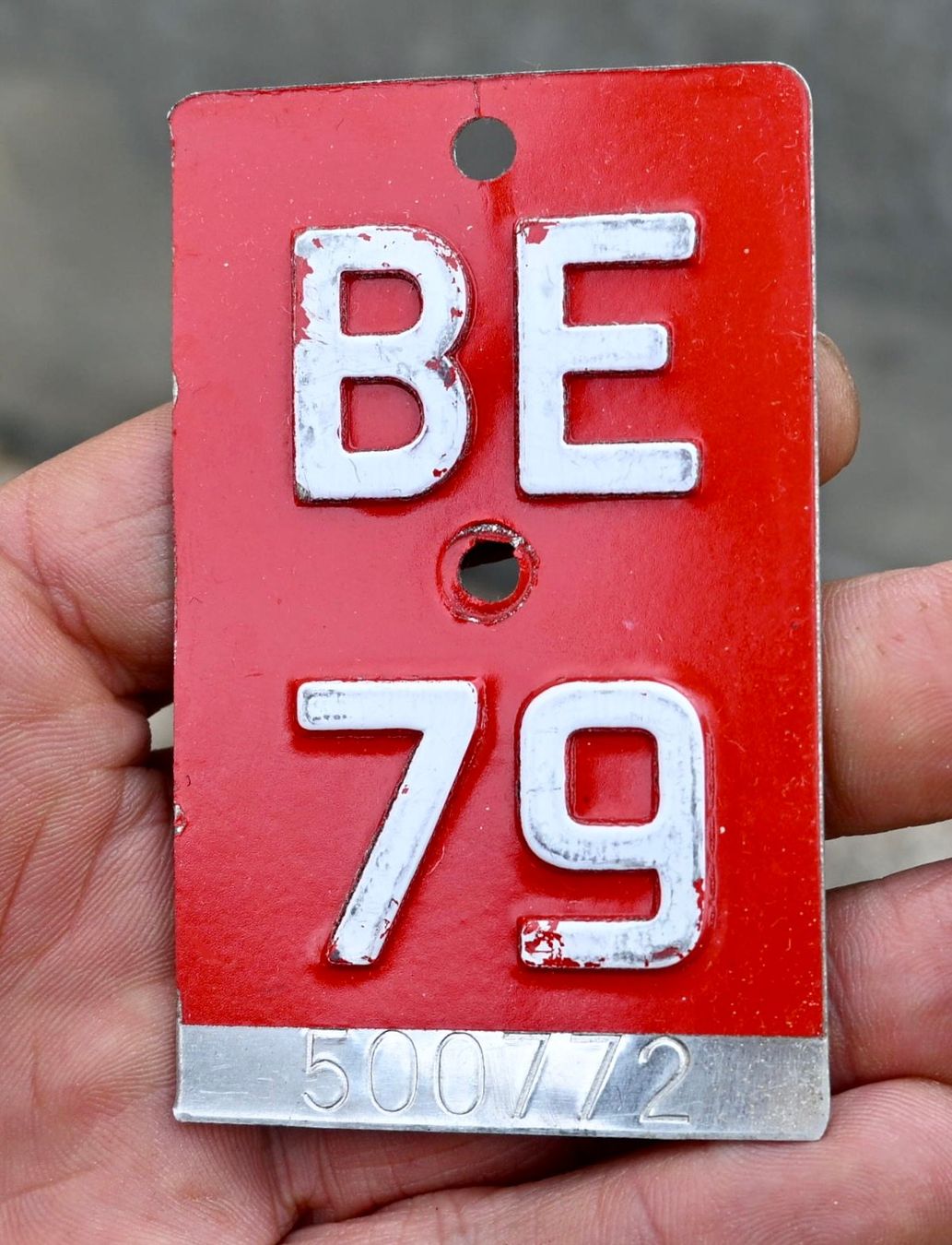 Insegne: Velonummer BE von 1979 - BERN -  BE 79 - 500 772 – Usato da Pfaffhausen venduto da mono_rec 2