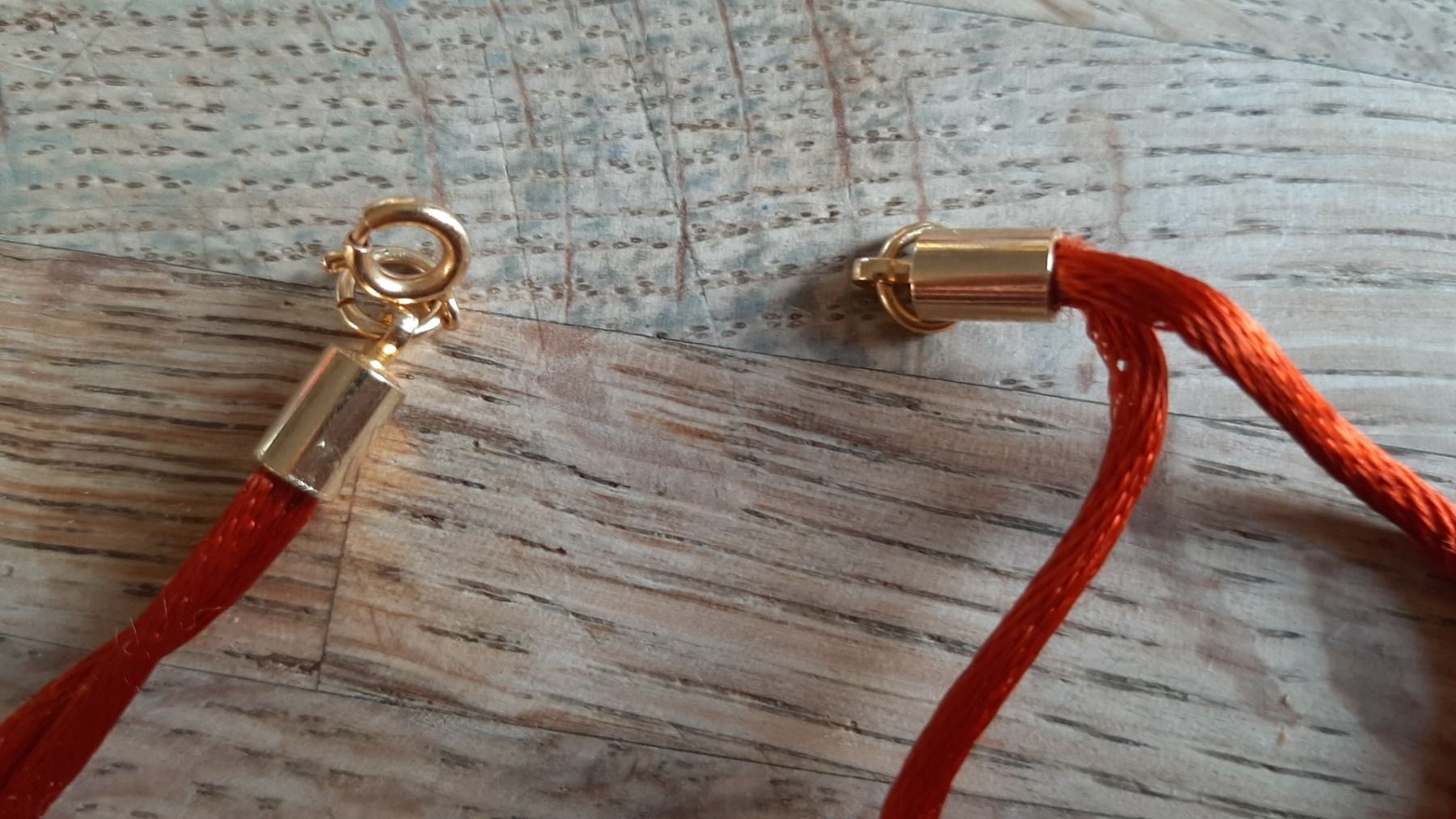 Il mondo degli animali: Indianerkette mit Knochen – Nuovo e nell'imballaggio originale da Kriens venduto da honig01 3