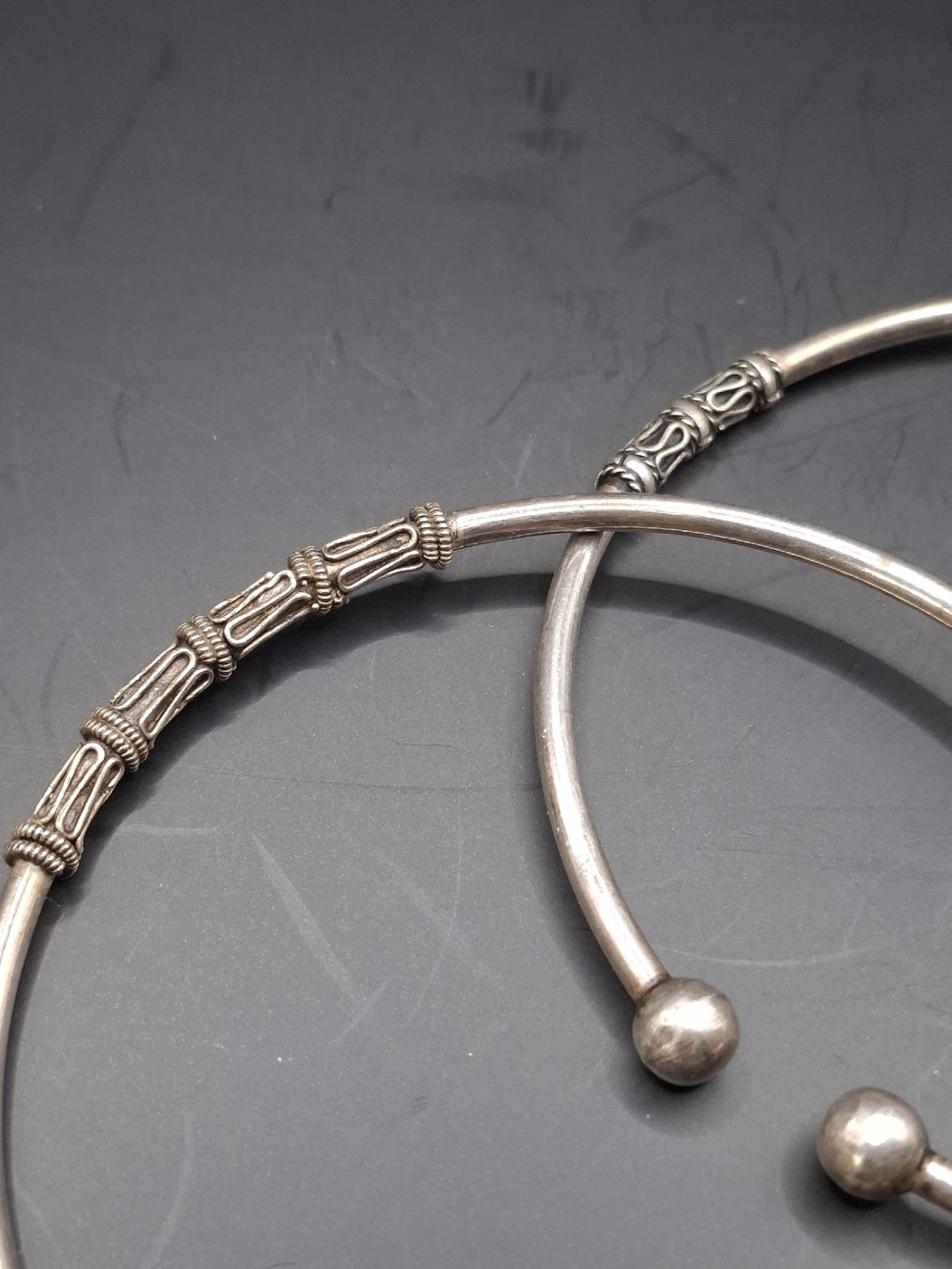 Bracciali & Braccialetti: 2 Vintage Armreifen – Usato da Wil SG venduto da die-wohnung 1
