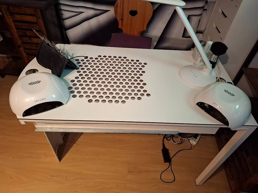Unghie finte: Jennyswiss Nageltisch – Usato da Seengen venduto da nmo_k27w