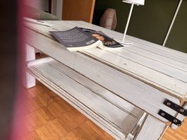 Schöner Couchtisch im Shabby-Chic-Stil  CHF 5.