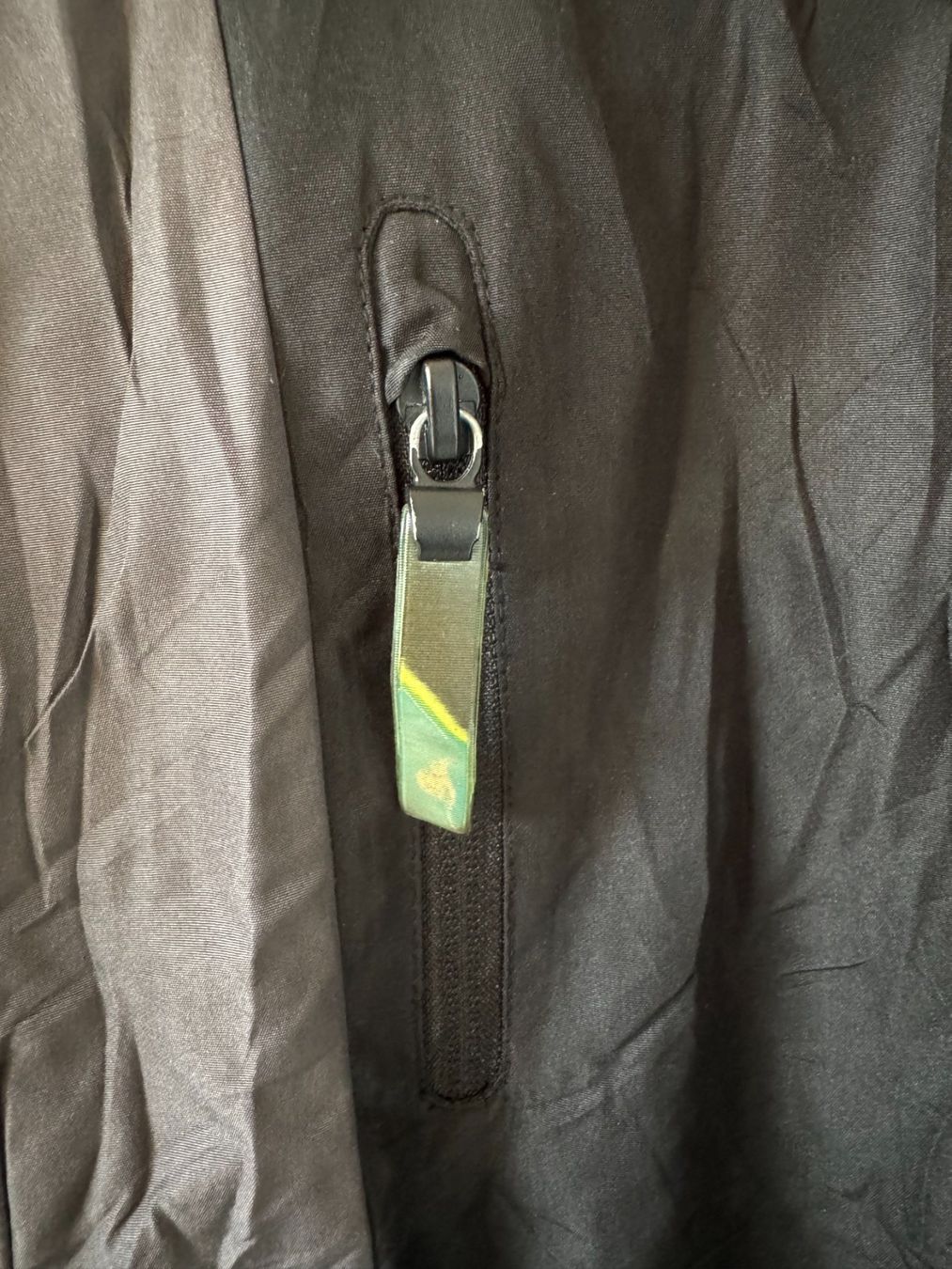 Champion Giacche & Cappotti: Champion jacket men XL boy 16 18 – Usato da Neuchâtel venduto da _Easy_to_Find_ 1