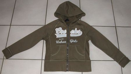 Sweat-shirt zippé avec capuche   T: 122/128