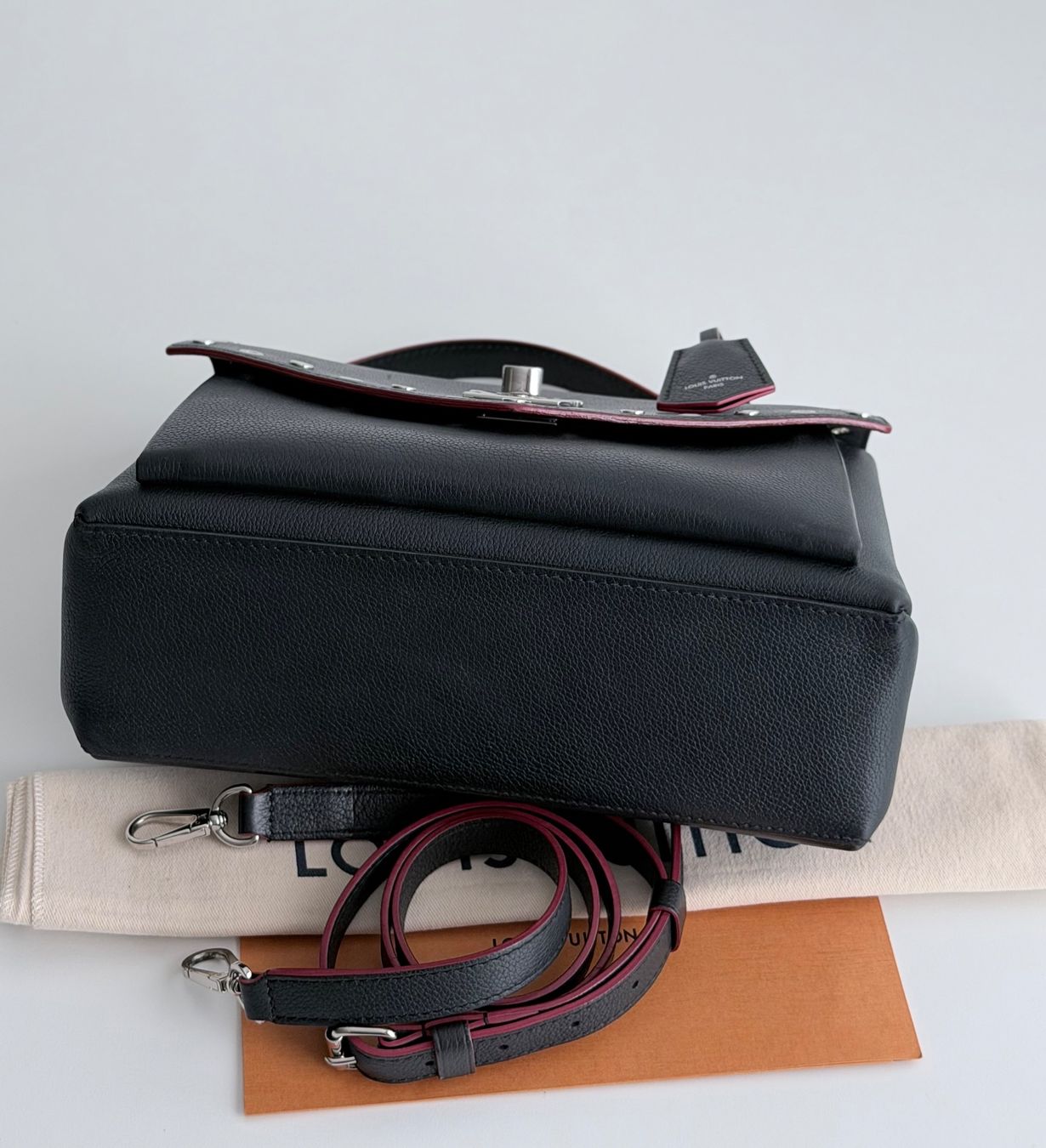 Louis Vuitton Borse da donna: Louis Vuitton MyLockMe Rivets Noir – Usato da Reinach AG venduto da RobbisB 6