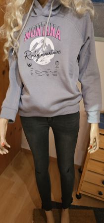 Schwarze Skinny Jeans Gr. S mit coolem Destroyed Look Pulli