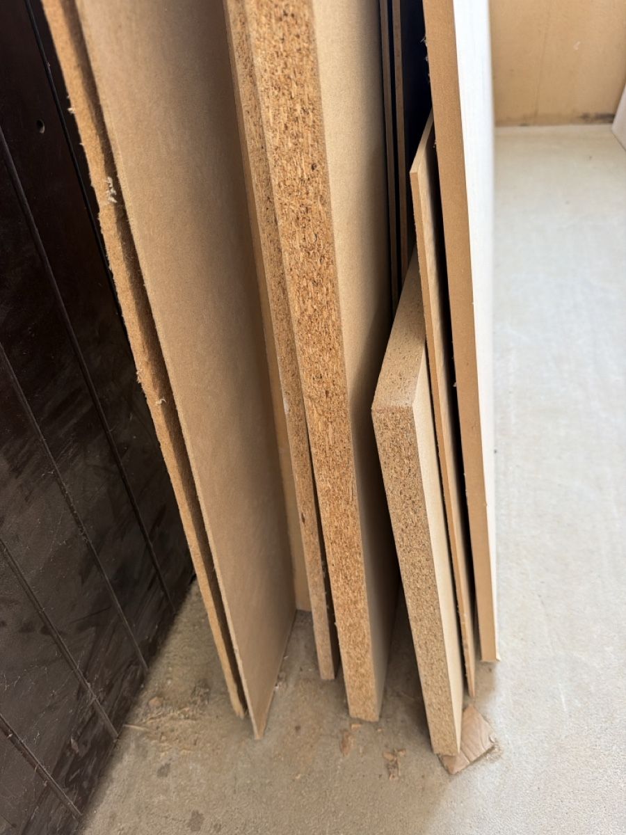 Piatti di portata: Plattenmaterial Restposten Holzfaserplatten Verbundwerkstoff – Usato da Höfen b. Thun venduto da luckystreet 3