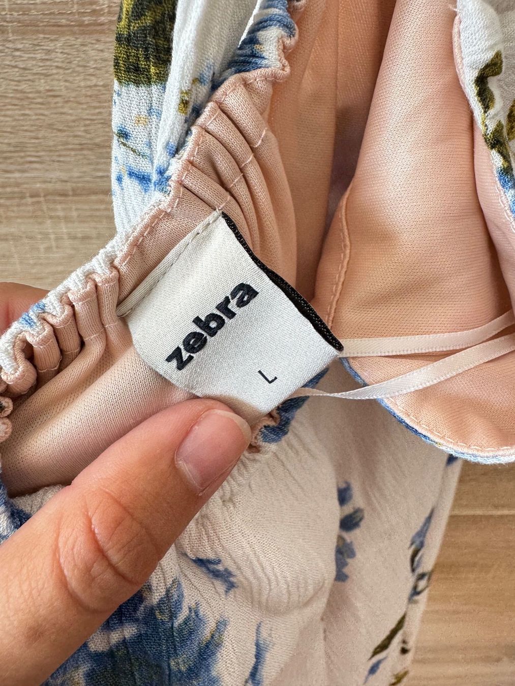 Zebra Vestiti: Robe longue blanche à fleurs bleues – Nuovo (secondo la descrizione) da Montreux venduto da Izapechee 8