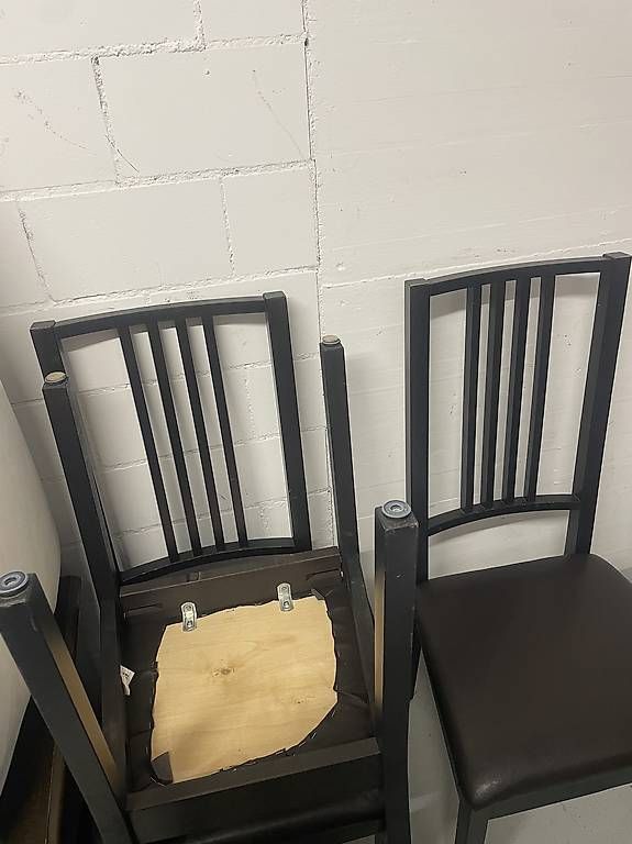 Ikea Sedie: Vier Stühle schwarz – Usato da Luzern venduto da ramona.villiger 1