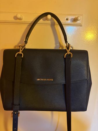 Sac à main Michael Kors bleu marine en bon état