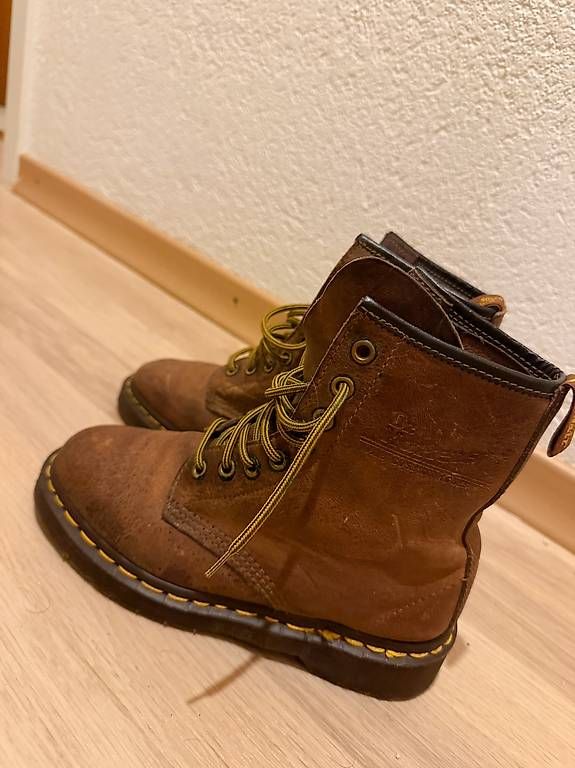 Dr. Martens Damenschuhe: Braune Doc Martens, Grösse 36 – Gebraucht aus Solothurn von haslinuessli