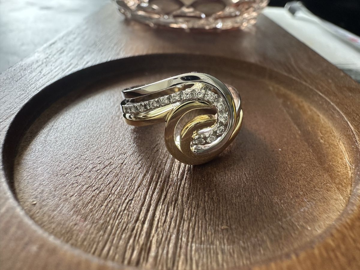 Anelli: Bague or jaune et or blanc + brillants – Usato da Choëx venduto da Maitresplinter