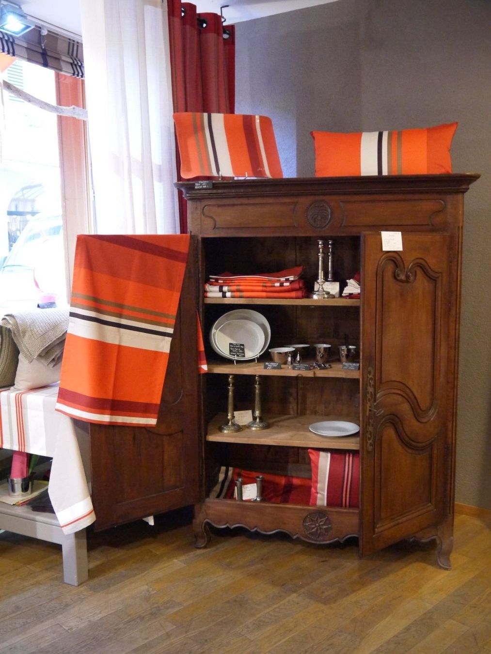 Armadi: Antiker Louis XV Schrank – Usato da Marnand venduto da MrBozzol 5
