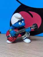 Schlumpf mit E-Gitarre