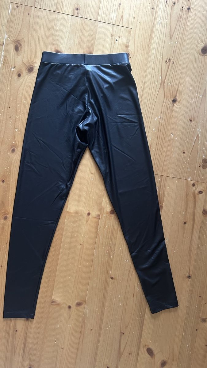 Leggings: Schwarze Glanz Leggings in S/M – Usato da Frenkendorf venduto da ana_h7dx 1
