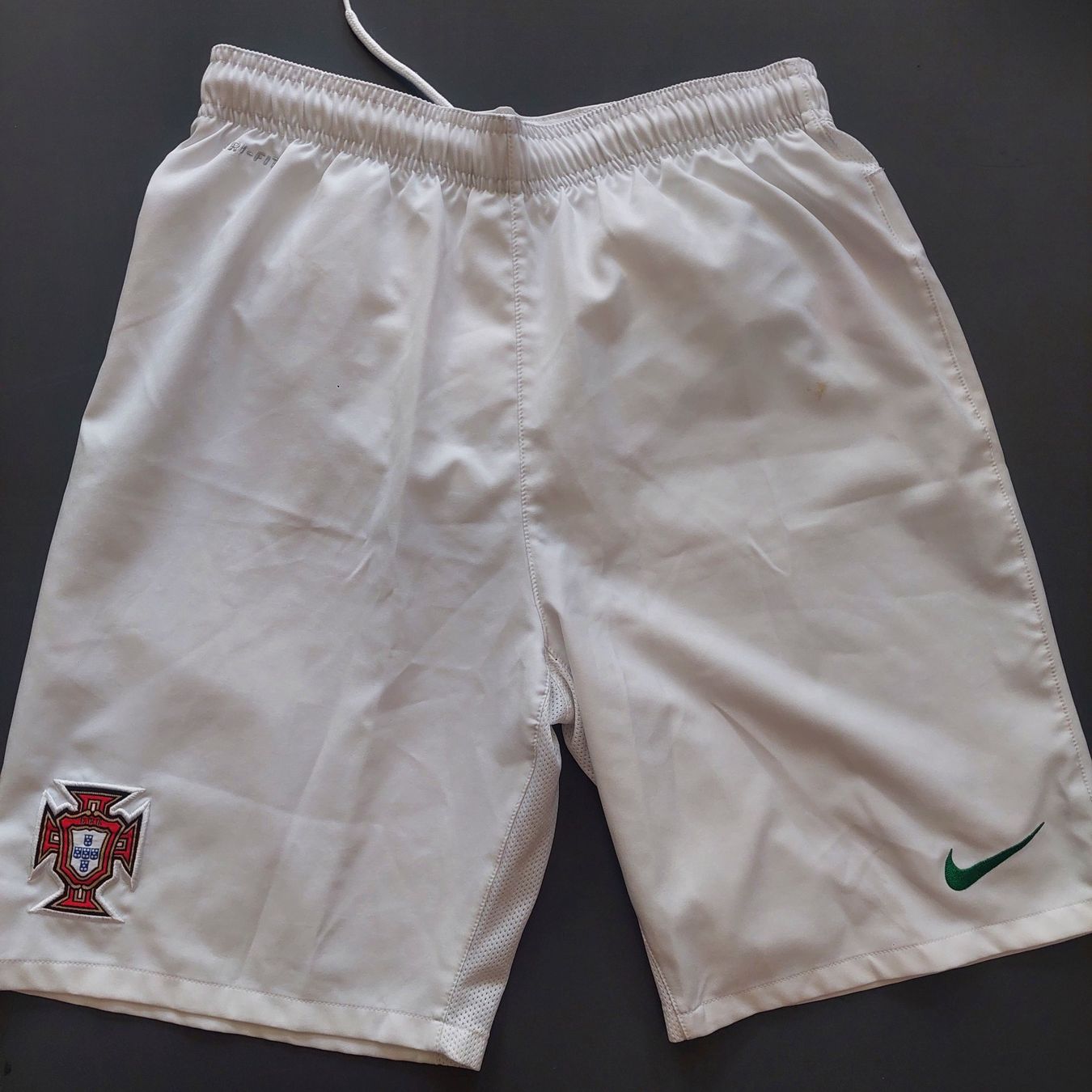 Nike Pantaloni: Sportshorts Gr.M/L Nike – Usato da Ermenswil venduto da Ingram0 3