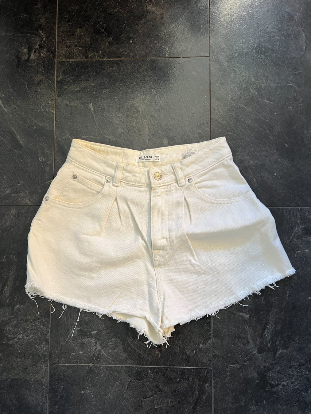 Pull&Bear Pantalons: Pull & Bear Shorts, Size 34 – D'occasion à Muri b. Bern par SigridW