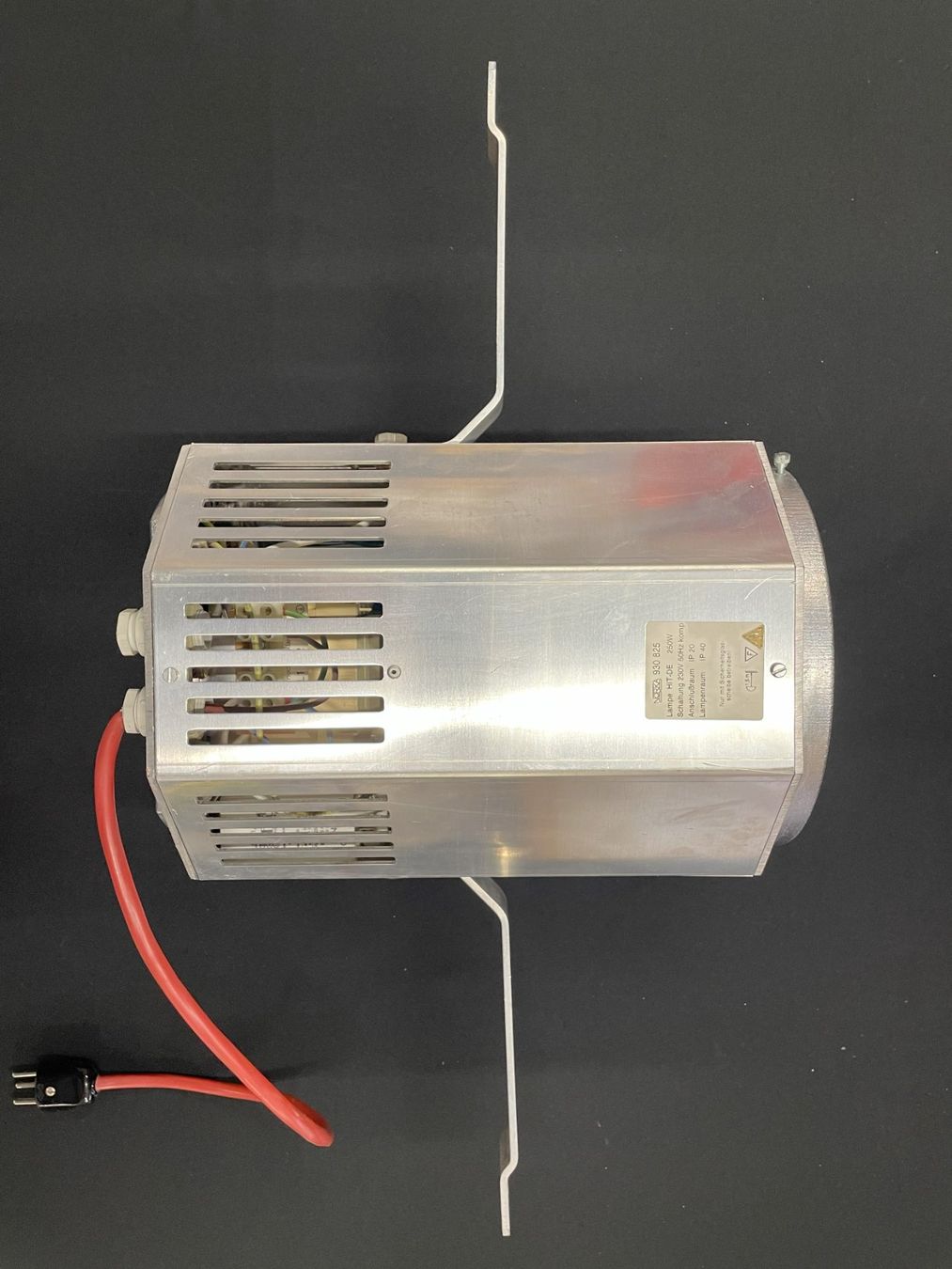 Lampade: Norka Lampe Sporthalle – Usato da Basel venduto da MET_Architects 2