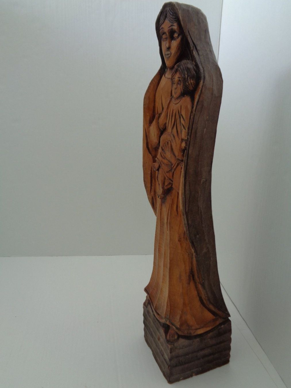 Skulpturen & Statuen: Maria mit Kind geschnitzt aus Holz 52cm. – Gebraucht aus Chur von omonia 4
