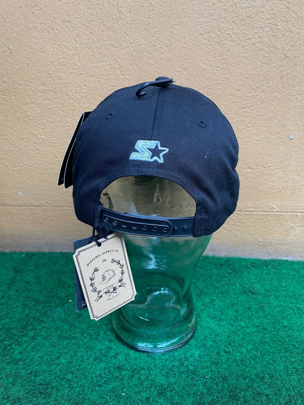 New Era Copricapi, berretti & cappellini: Herschel New Era Snapback New with Tag – Nuovo e nell'imballaggio originale da Zürich venduto da le_souk 2