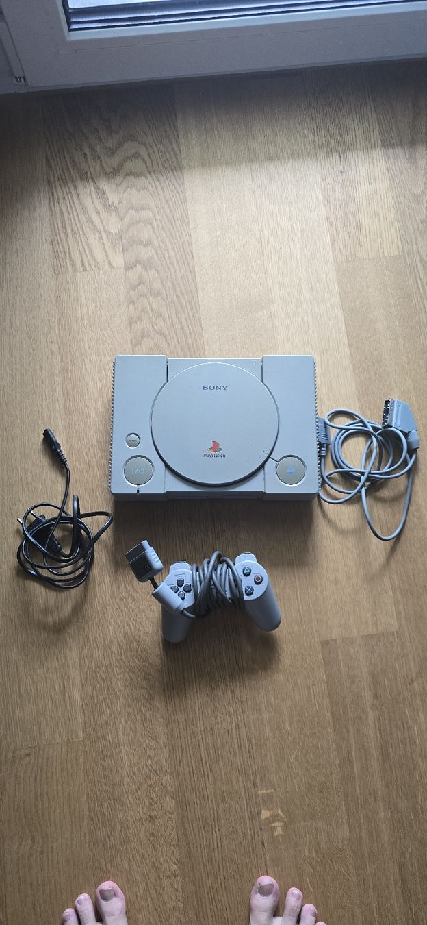 Sony Consoles: Sony PlayStation 1 mit Controller und Memory Card – D'occasion à Egerkingen par bea_rxm7