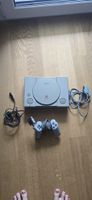 Sony PlayStation 1 mit Controller und Memory Card