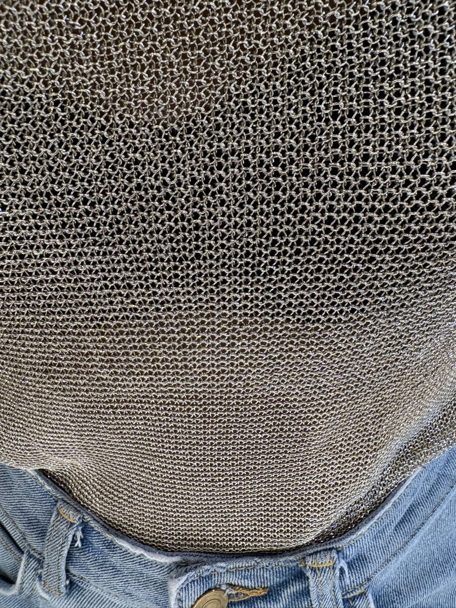 Tops: Gold sparkly open back top – D'occasion à La Conversion par chi_td5v 3