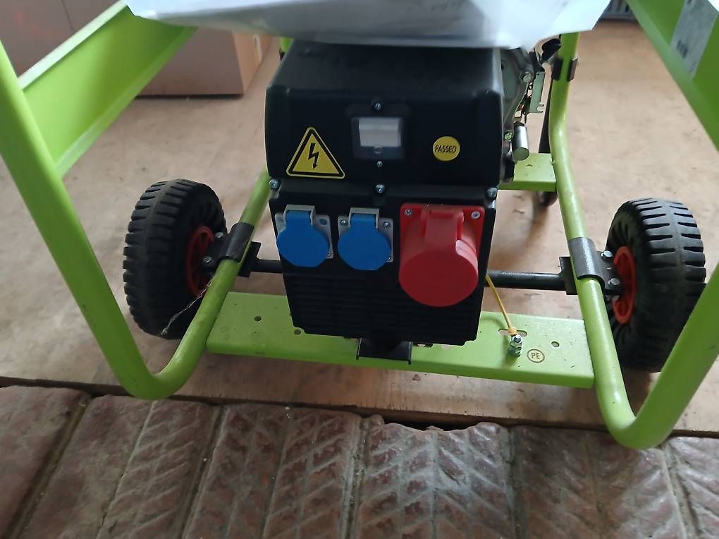 Stromgeneratoren: Generator Pramerc E6000 400 Volt mit Fahrgestell – Neu und originalverpackt aus Effretikon von citroen2cv6 1